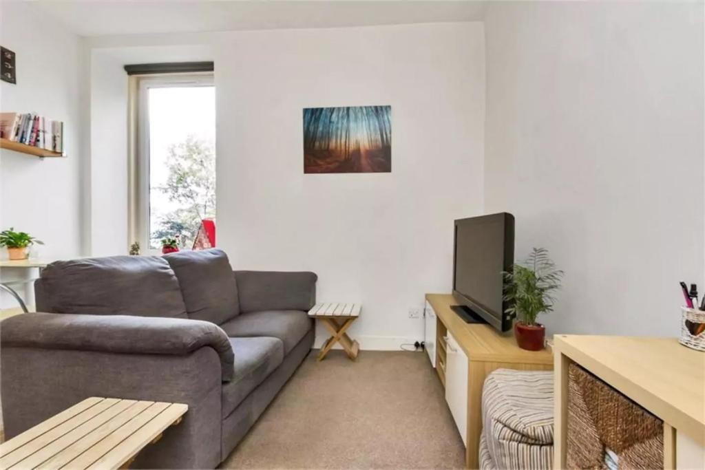 Dalry Apartment | 1 Bedroom Flat in Dalry Sleeps 2