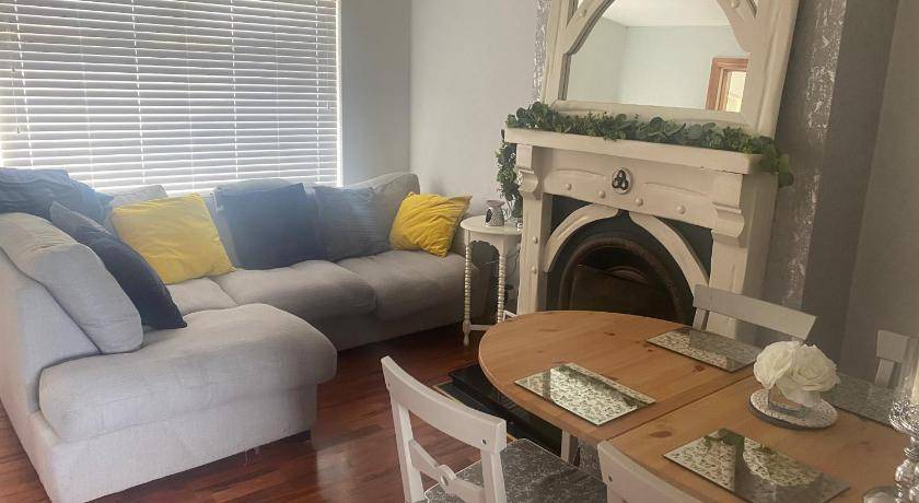 Antrim House | 12 m² House ∙ 3 bedrooms ∙ 5 guests