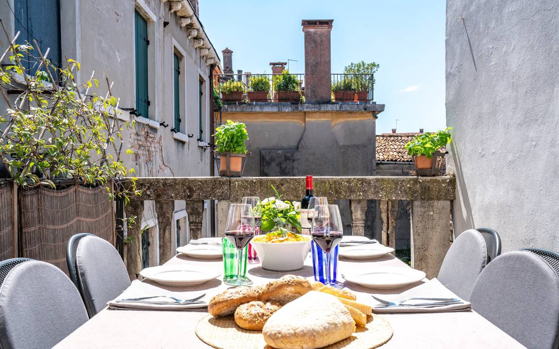 Dorsoduro Apartment | 120 m² Apartment ∙ 2 bedrooms ∙ 5 guests