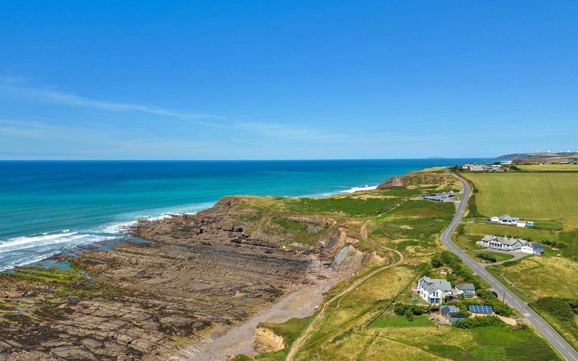 Widemouth Bay Cabin | 120 m² Cabin ∙ 2 bedrooms ∙ 4 guests