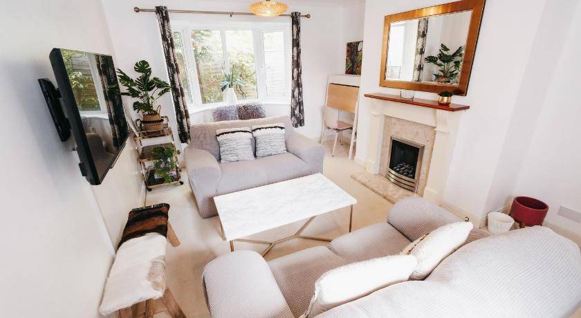 Milton Keynes House | 120 m² House ∙ 4 bedrooms ∙ 7 guests