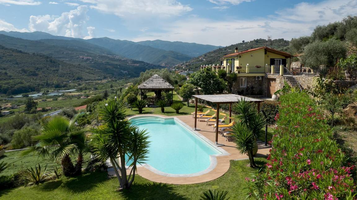 Imperia Villa | 120 m² Villa ∙ 3 bedrooms ∙ 8 guests