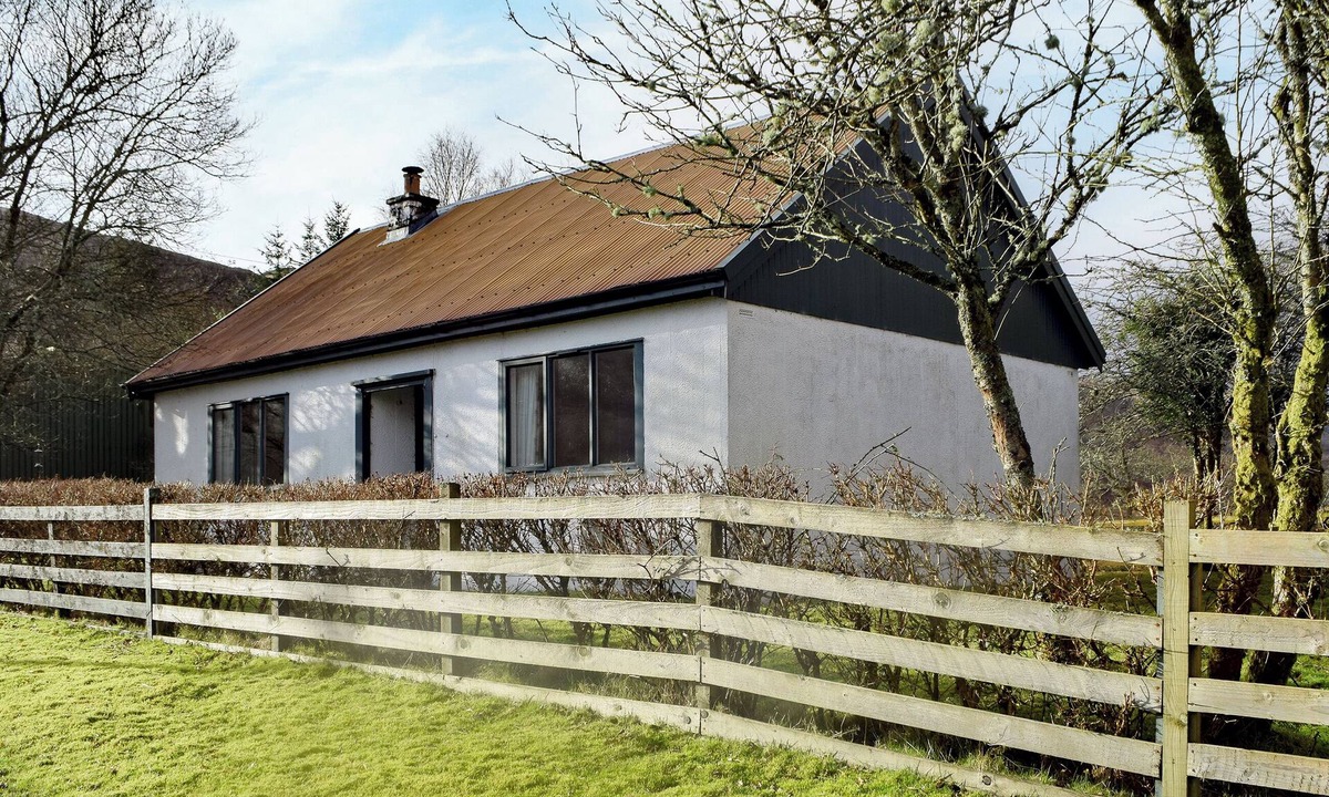 Isle of Seil Cottage | 2 bedroom accommodation in Nr Craignure, Isle of Mull