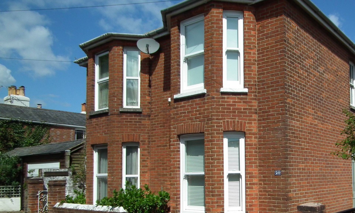 Ryde Cottage | 20 Bellevue Road - a house that sleeps 3 guests in 2 bedrooms