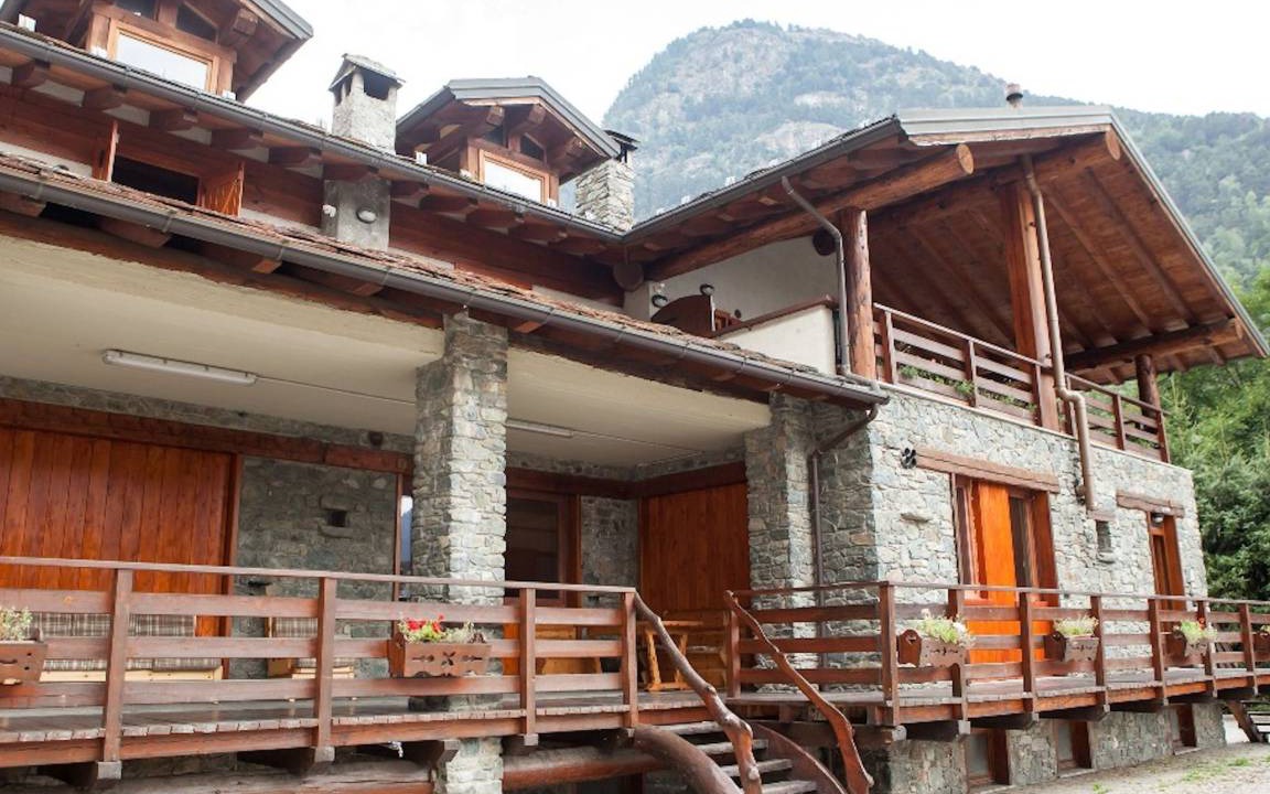 Antey-Saint-Andre Apartment | 200 m² Apartment ∙ 7 bedrooms ∙ 22 guests