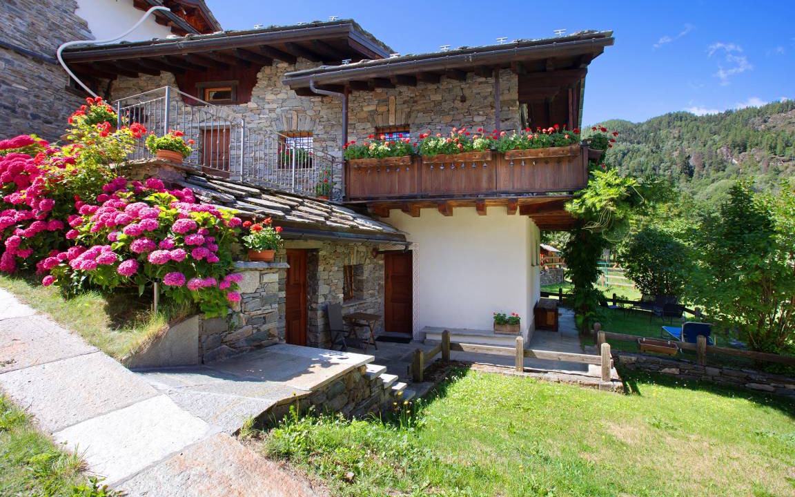 Grand Haury Ski Chalet | 200 m² Chalet ∙ 4 bedrooms ∙ 9 guests