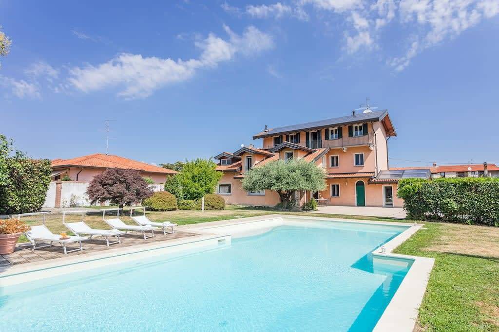 Divignano House | 200 m² House ∙ 4 bedrooms ∙ 13 guests