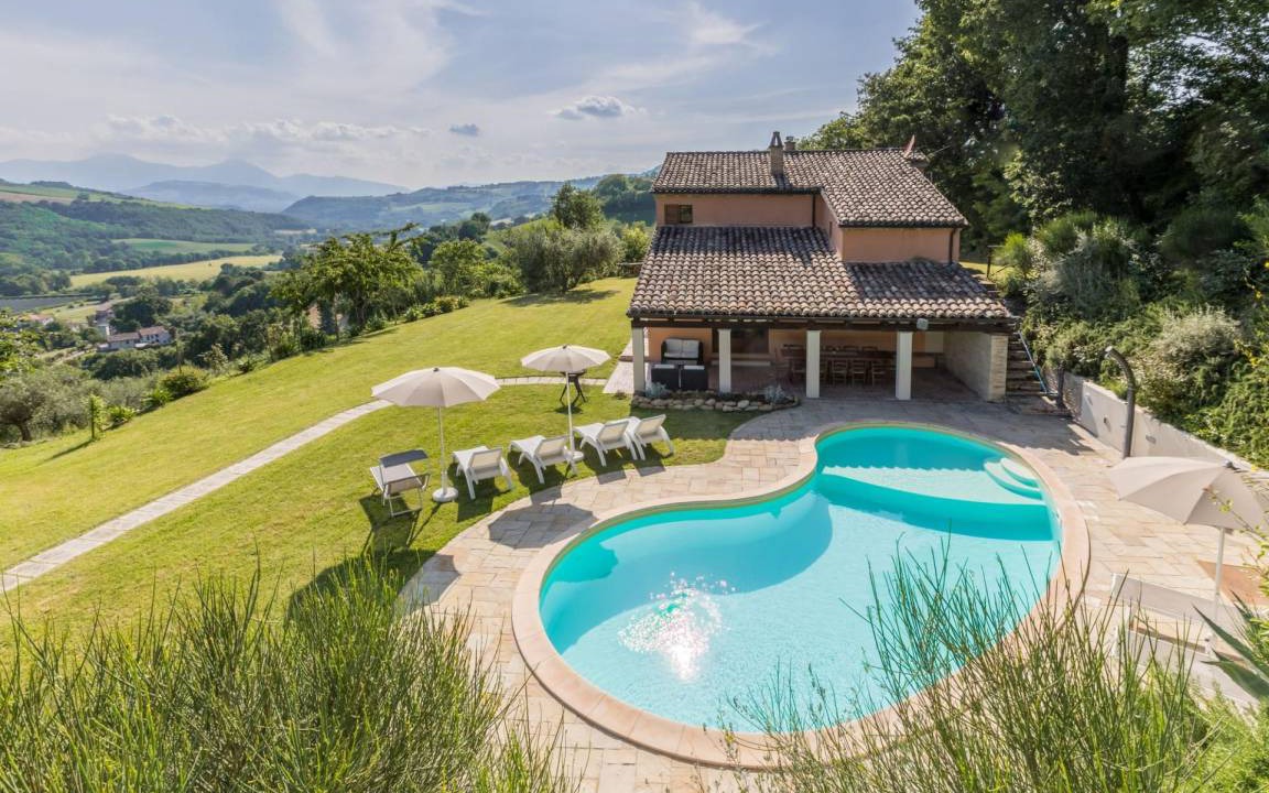 San Lorenzo in Campo Villa | 200 m² Villa ∙ 6 bedrooms ∙ 14 guests