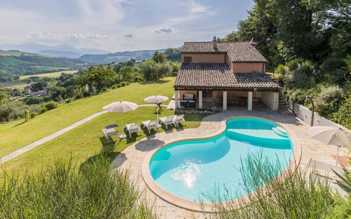 San Lorenzo in Campo Villa | 200 m² Villa ∙ 6 bedrooms ∙ 14 guests