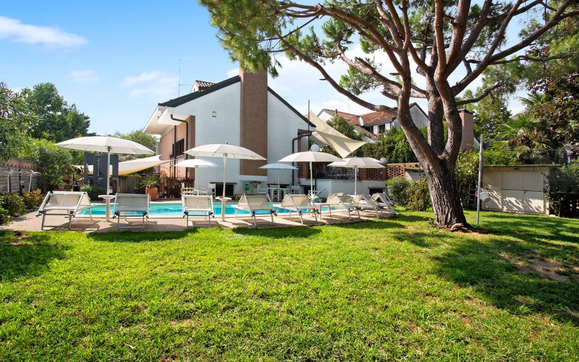Peschiera Borromeo Villa | 230 m² Villa ∙ 4 bedrooms ∙ 13 guests