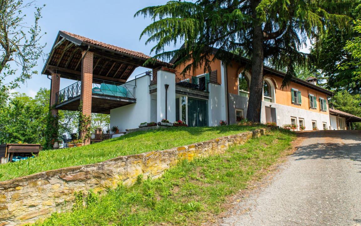 Ovada Other | 280 m² Accommodation ∙ 5 bedrooms ∙ 12 guests