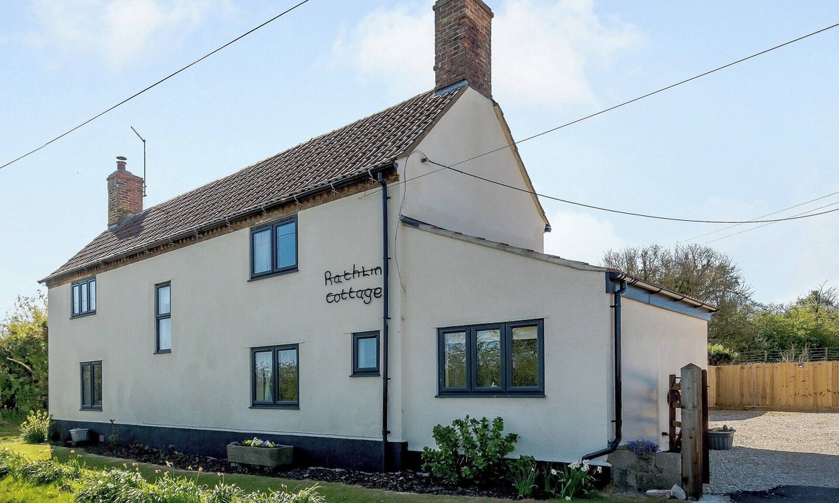 Dursley Cottage | 3 bedroom accommodation in Cambridge, near Lower Cam