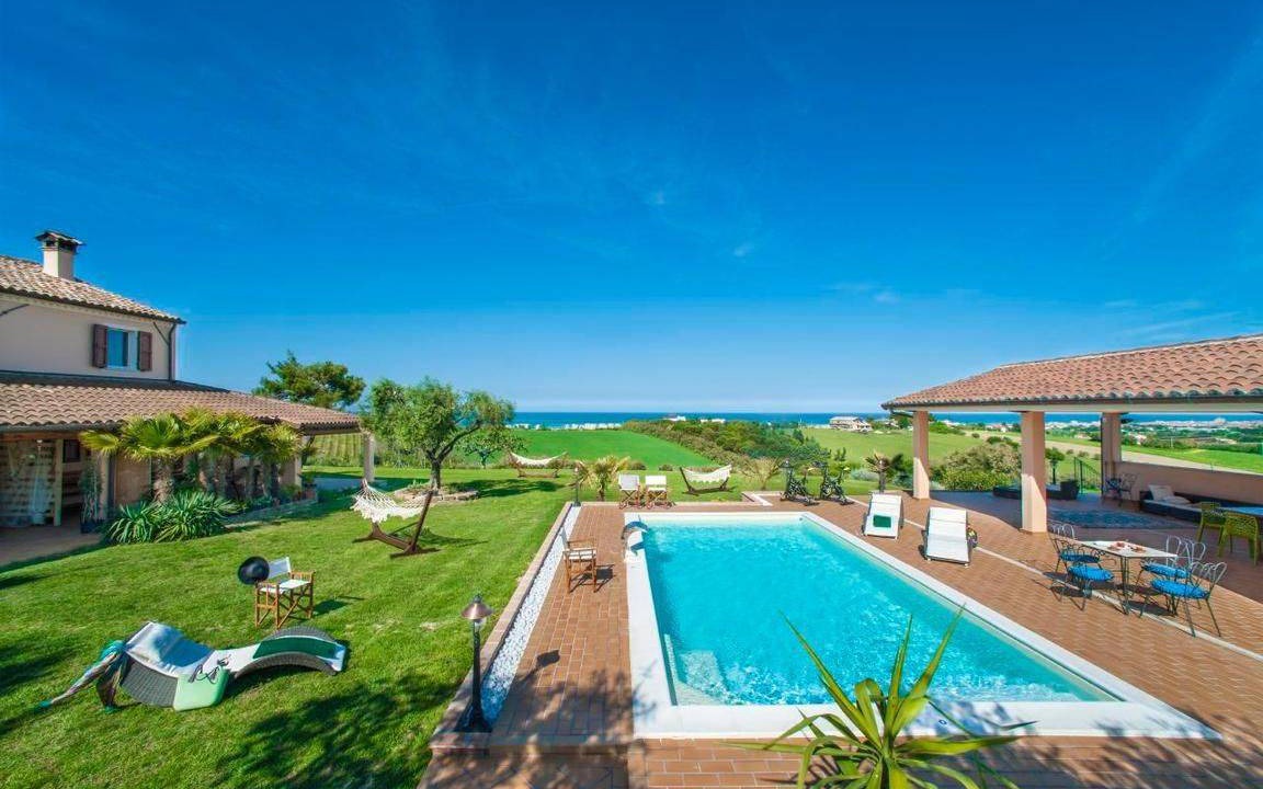San Costanzo House | 300 m² House ∙ 6 bedrooms ∙ 12 guests