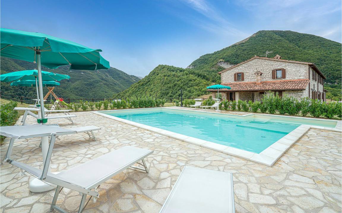 Apecchio House | 300 m² House ∙ 8 bedrooms ∙ 16 guests