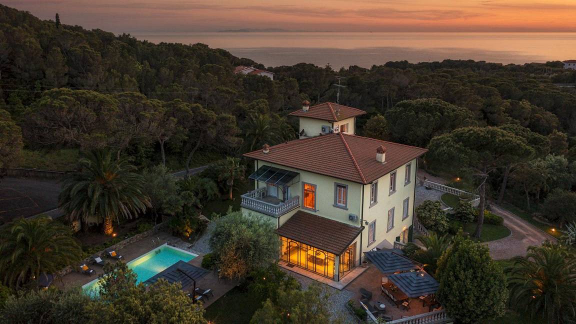Rosignano Marittimo Villa | 380 m² Villa ∙ 4 bedrooms ∙ 10 guests