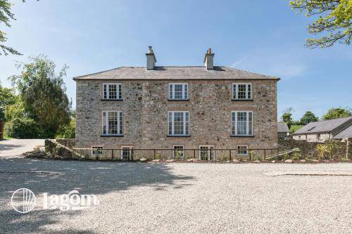 Ballycastle Hotel | 40 m² Hotel ∙ 17 guests