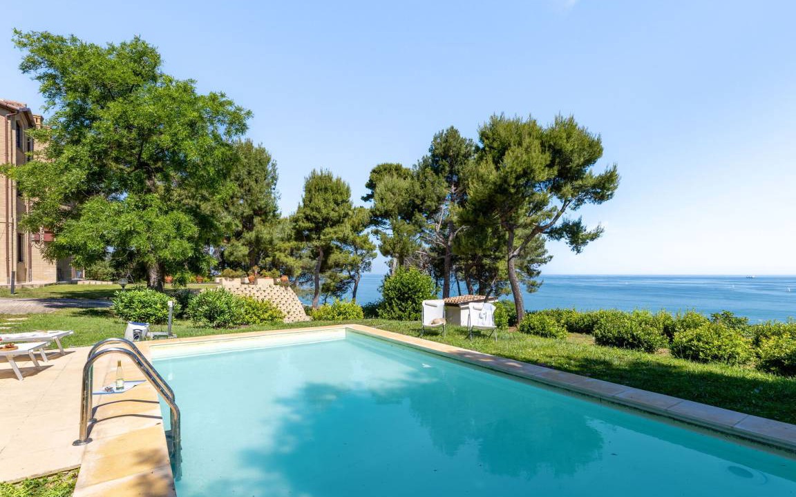 Palombina Nuova Villa | 400 m² Villa ∙ 5 bedrooms ∙ 12 guests