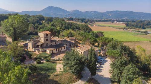 Montone House | 45 m² Farmhouse ∙ 127 guests
