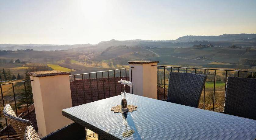 Agliano Terme Apartment | 75 m² Serviced apartment ∙ 5 guests