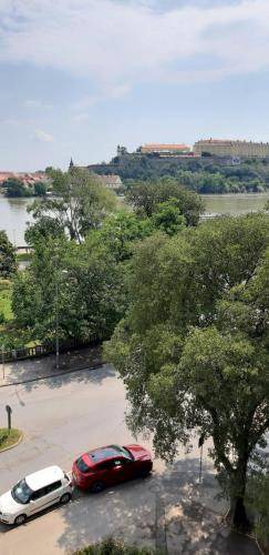 Novi Sad Apartment | 98 m² Apartment ∙ 2 bedrooms ∙ 5 guests