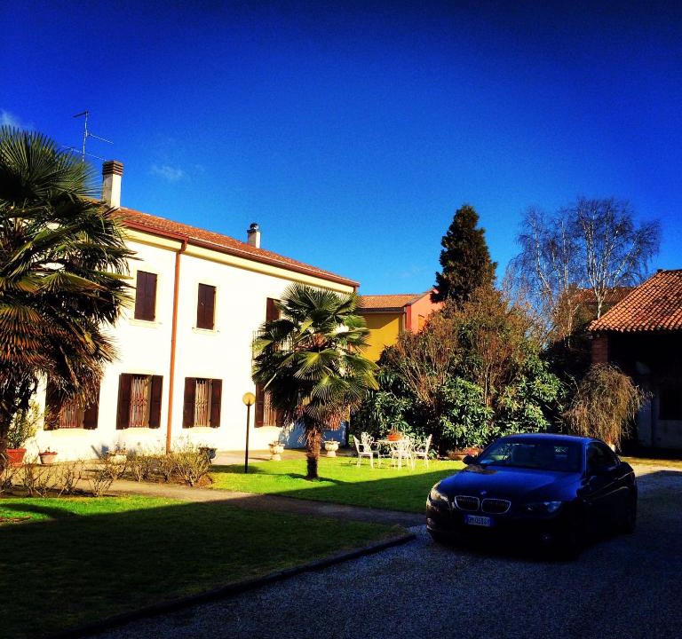 Isola della Scala Bed & Breakfast | A Villa Esperia Bed and Breakfast