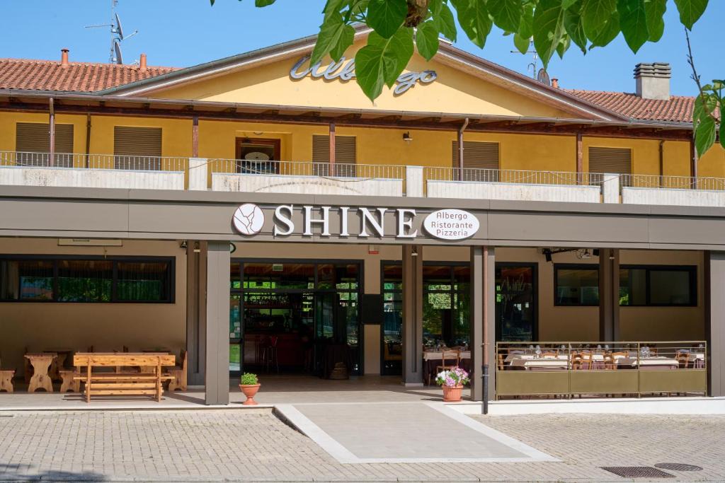 Furlo Hotel | Albergo Shine