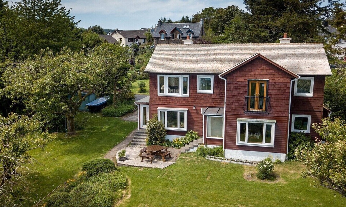 Tobermory House | An Cala - Spacious house with stunning sea-views