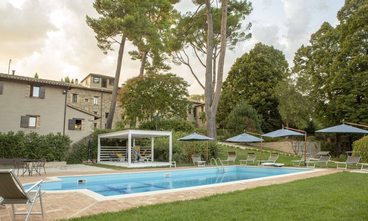 San Severino Marche Villa | Ancient noble country villa T with a pool belonging to the Coletti family