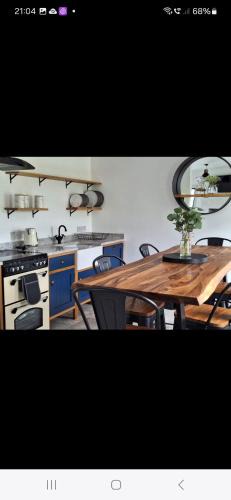 Newry House | Andy's Cottages at the Well
