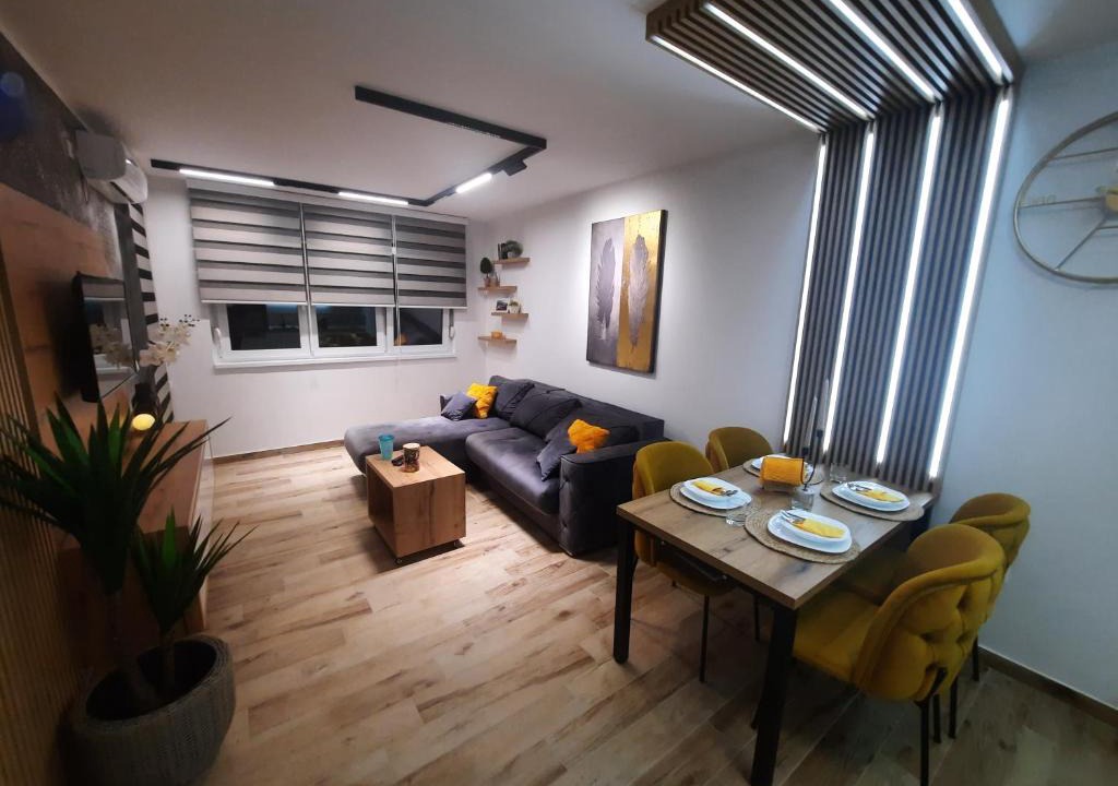 Sremska Mitrovica Apartment | Apartman Lux-besplatno korišćenje zasebne garaže