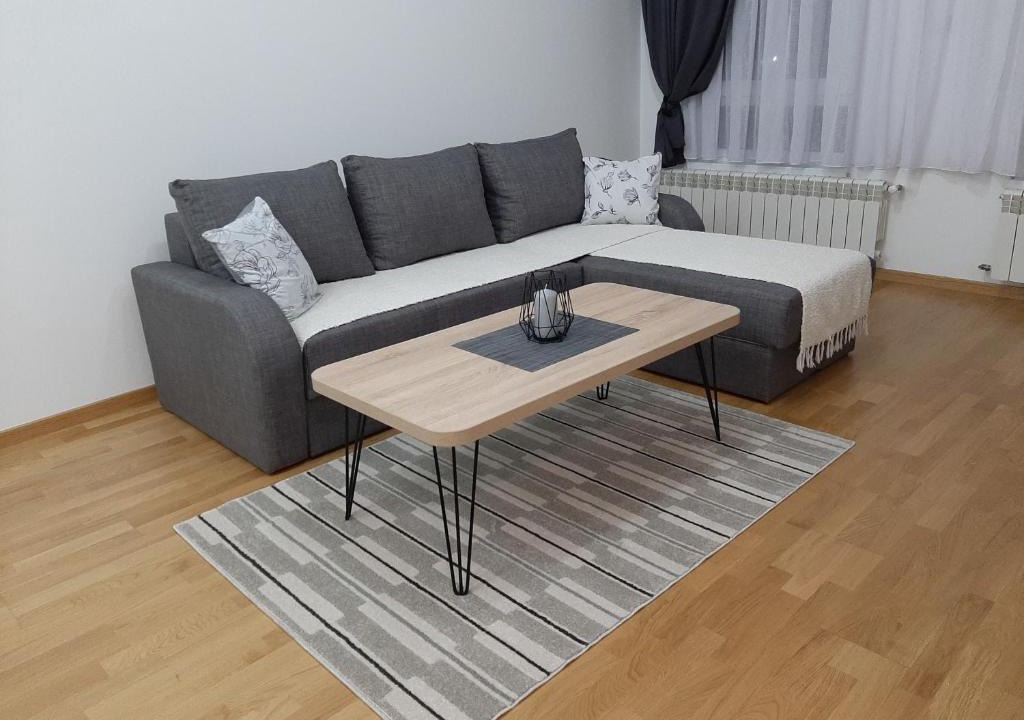 Sremska Mitrovica Apartment | APARTMAN VIAGGIO i PARKING GARAŽA