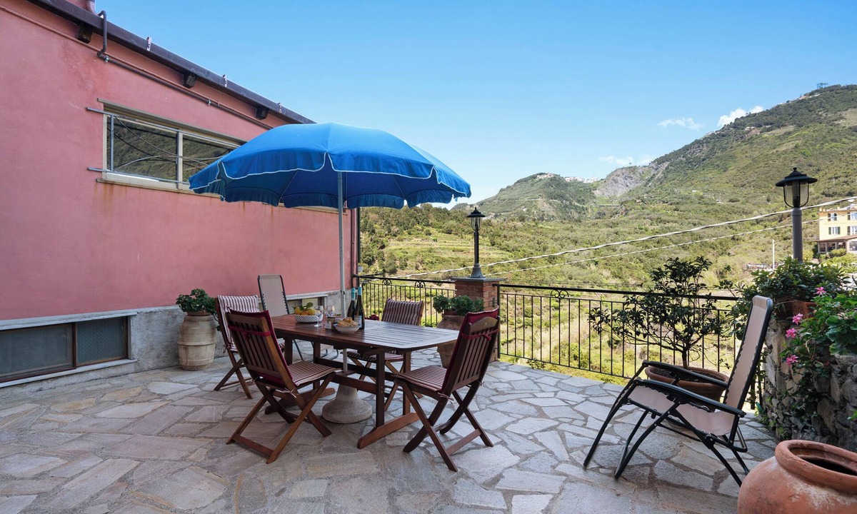 Corniglia Apartment | Apartment "Aurora" with Terrace & Wi-Fi