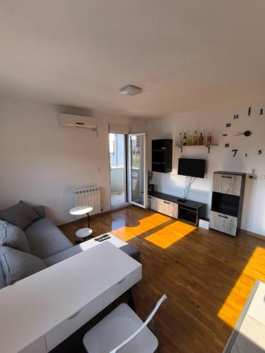 Zemun Apartment | Apartment for a day, Zemun, Altina, two rooms