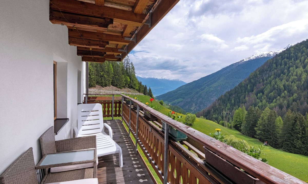 Stelvio Apartment | Apartment 'Fragges Spuldra' with Mountain View, Balcony and Wi-Fi