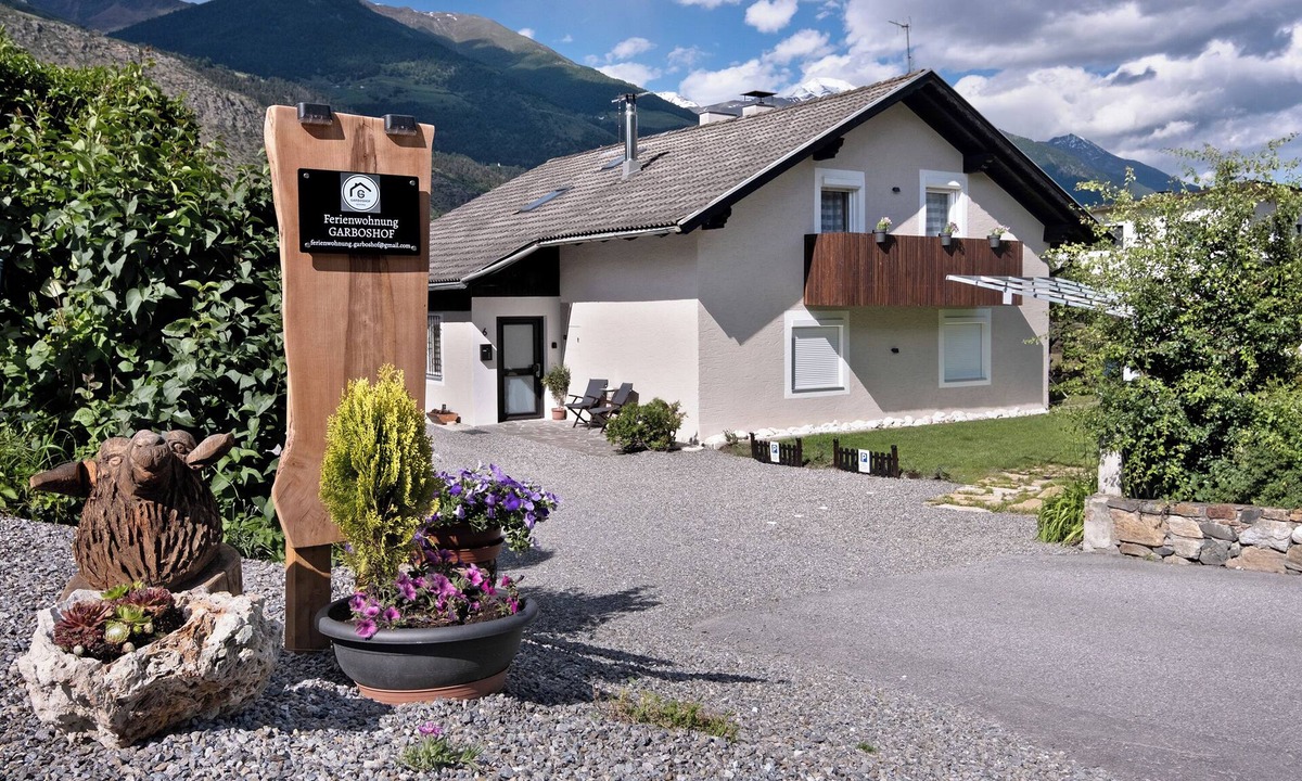 Laas Apartment | Apartment 'Garboshof' with Mountain View, Private Garden and Wi-Fi