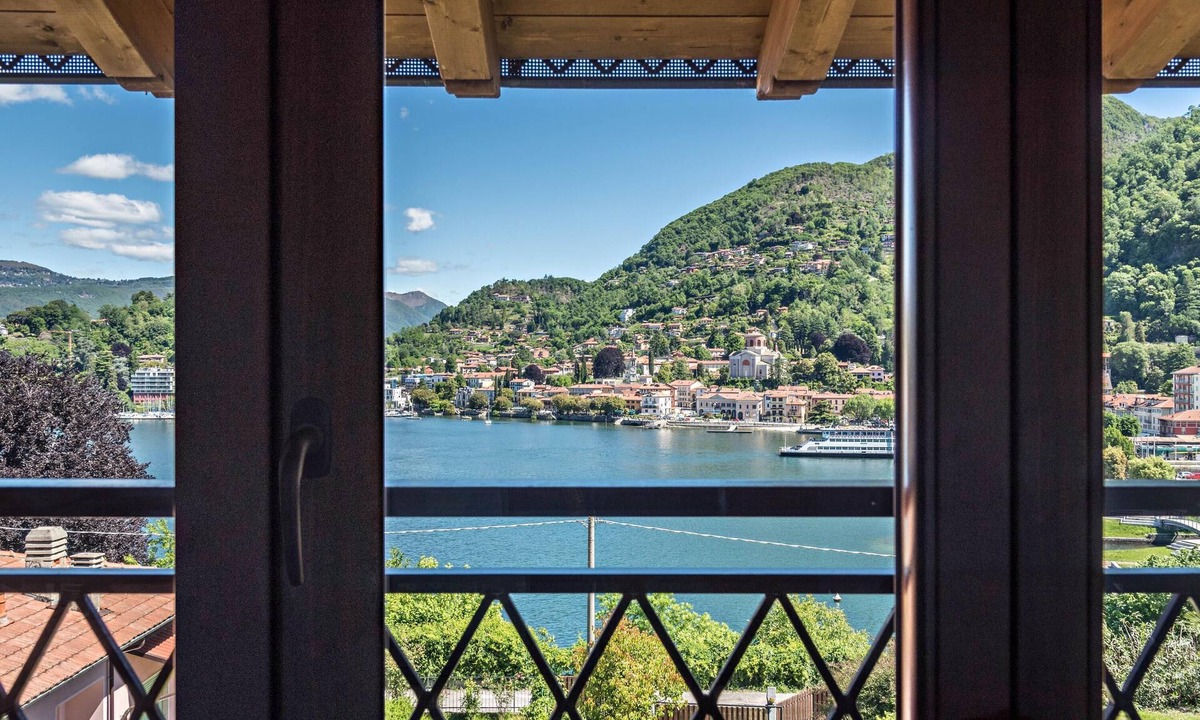 Laveno Apartment | Apartment "Il Golfo apartment Lago Maggiore" with Lake View, Mountain View, Wi-Fi & Balcony