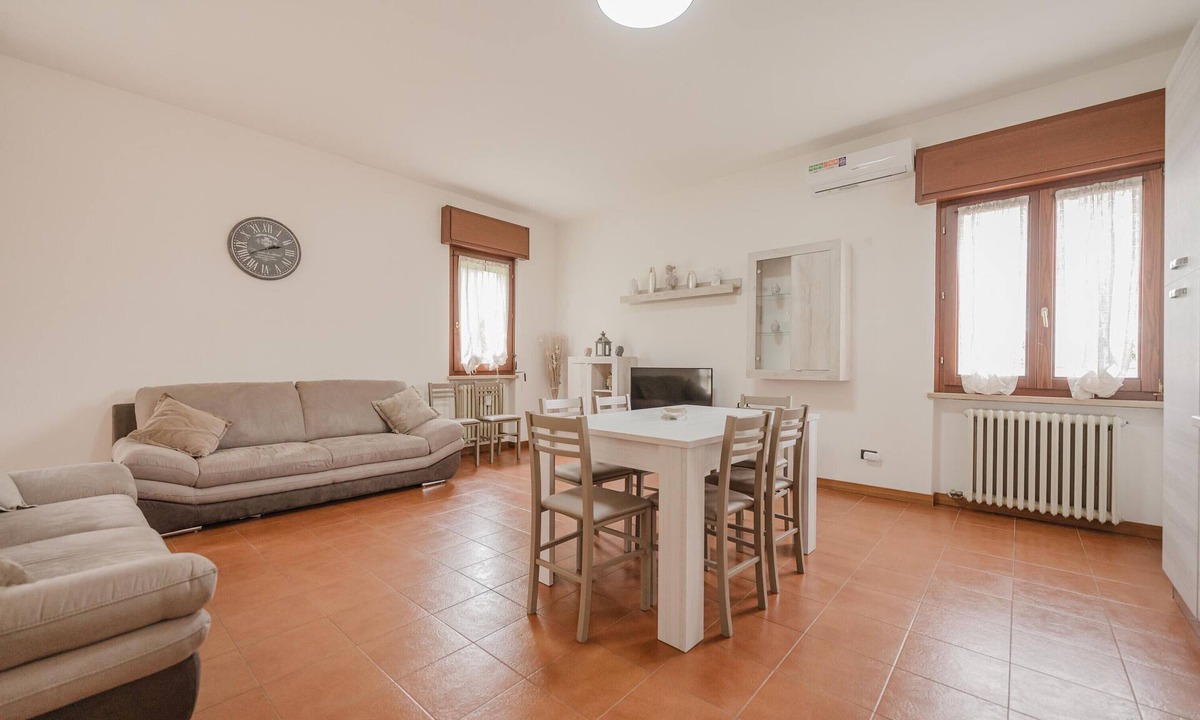 Rivoli Veronese Apartment | Apartment 'La Fenice' with Mountain View, Wi-Fi and Air Conditioning
