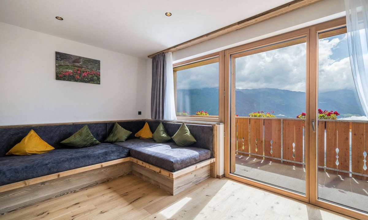 Naturno Apartment | Apartment "Waldes Duft - Patleidhof" with Mountain View, Shared Terrace & Wi-Fi