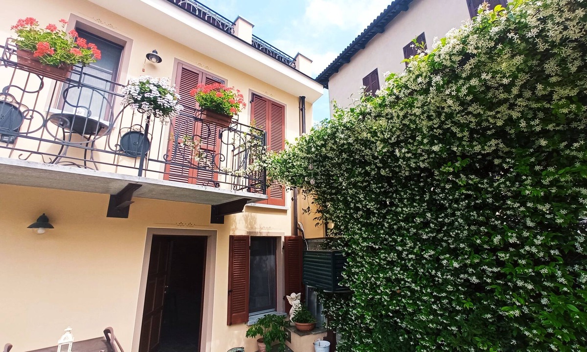 Verduno Apartment | APARTMENT WITH 4 PLACES IN RENOVATED HOUSE IN HISTORIC CENTER