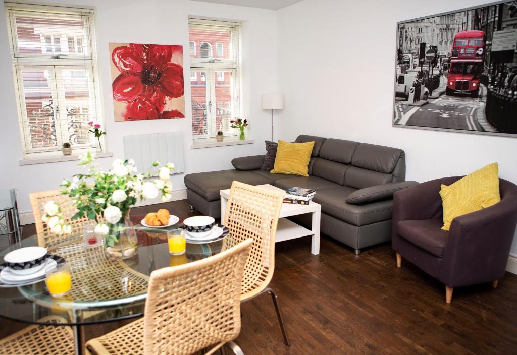 London City Centre Apartment | Apt 2, Trafalgar Square 2nd Floor by Indigo Flats