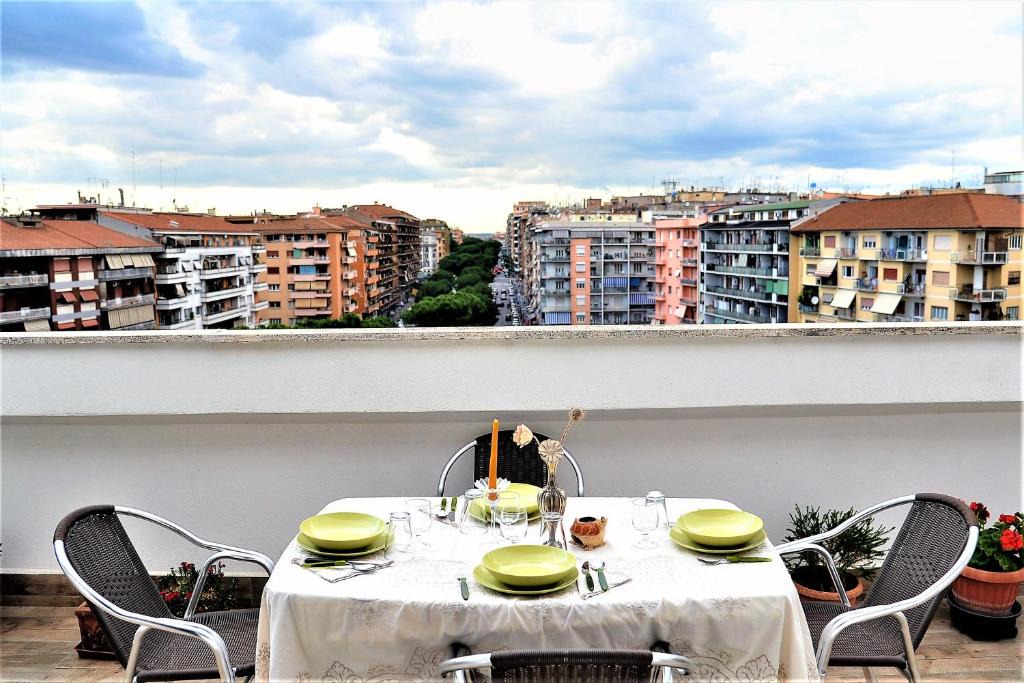 Tuscolano Apartment | Attico luminoso terrazza Metro A Aria Cond WiFi