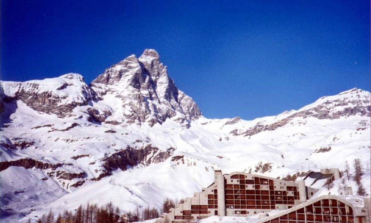 Cervinia Apartment | Autonomous snow outing, 5 beds! Private exit to the snow, 5 beds!