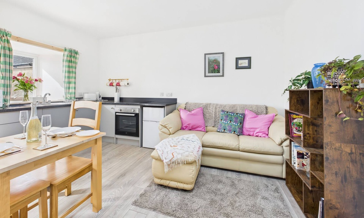 Balvicar Cottage | BATHACH BEAG, romantic, with a garden in Balvicar, Isle Of Seil