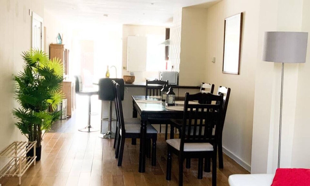 St. Mary's Park House | Battersea Wharf is a stunning 3 bedroom townhouse in the heart of Battersea