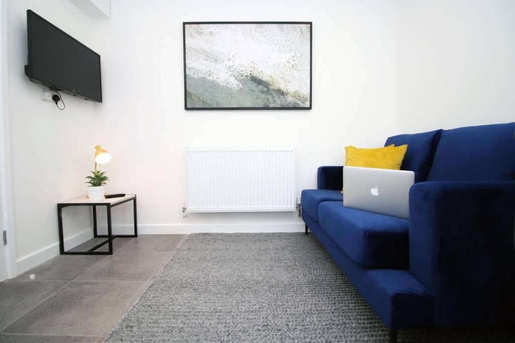 Castle Apartment | Beach Walk House by Stay South Wales - Sleeps 5