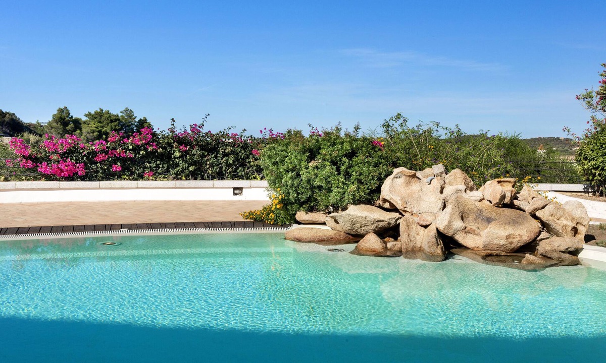 Liscia di Vacca Apartment | Beautiful Il Giardino degli Oleandri 1 Bedroom sleep 4, plus extra child