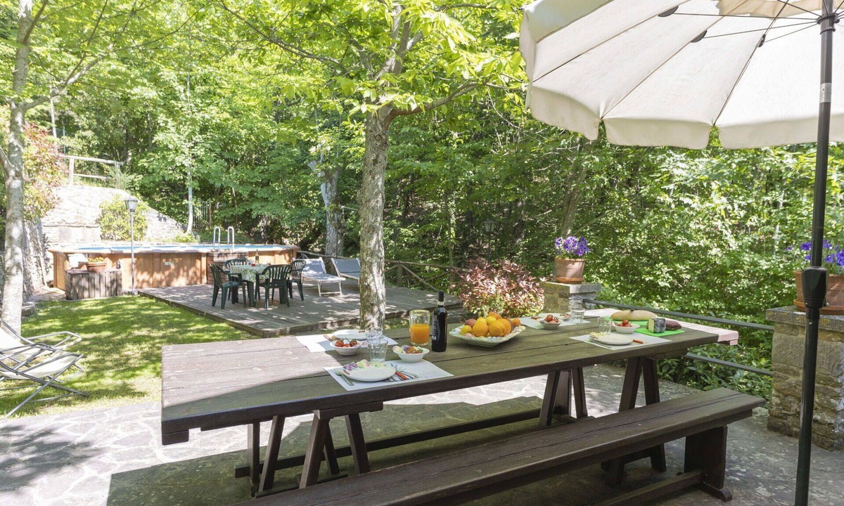 Cortona House | Beautiful private villa for 4 people with private pool, TV, patio and pets allowed