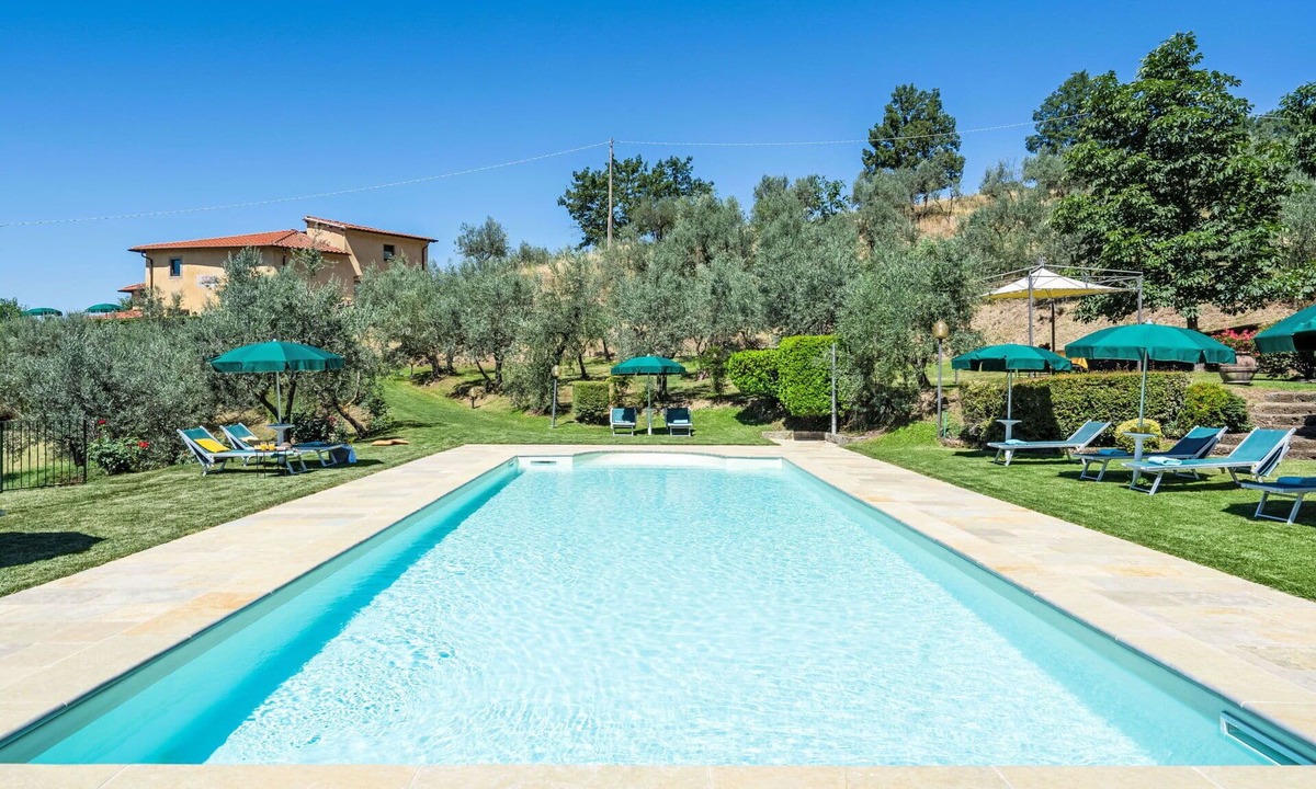 Loro Ciuffenna House | Beautiful private villa for 14 guests with WIFI, private pool, balcony and pets allowed