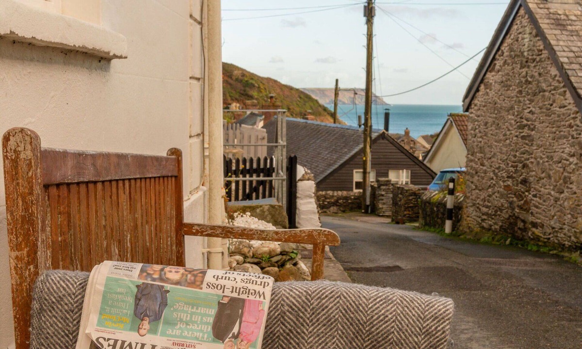 Portloe House | Beautiful villa for 6 guests with WIFI, TV, patio and pets allowed