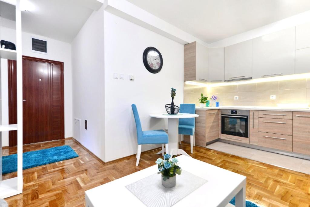 Grbavica Apartment | Blue Lagoon + Free secure parking